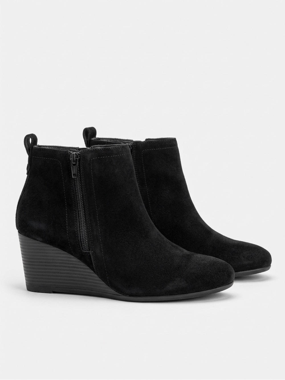 Vionic Paloma Black Suede Ankle Boots 
Size 9